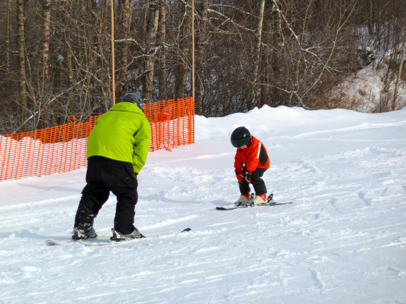 Kids ski lessons are lots of fun for mini skiers 